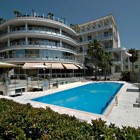 Mediterraneo Palace 4* אמנטיאה