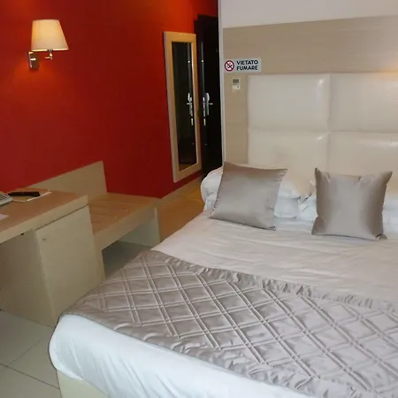 Mediterraneo Palace מלון