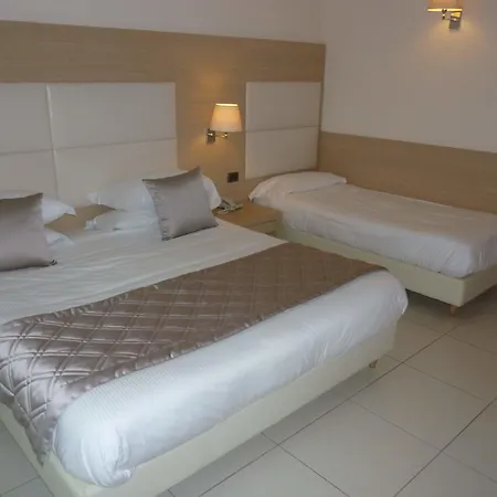 Mediterraneo Palace אמנטיאה