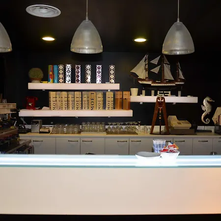 Mediterraneo Palace 아망테