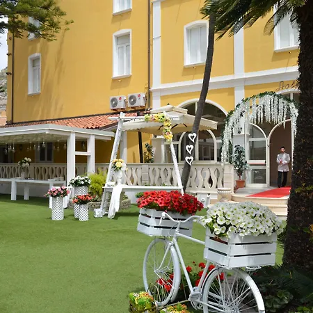 מלון Mediterraneo Palace