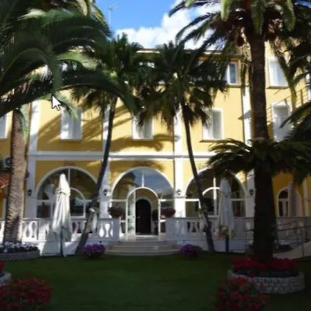 Mediterraneo Palace אמנטיאה