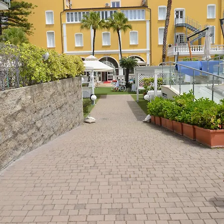Mediterraneo Palace מלון אמנטיאה