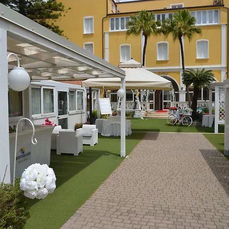 Mediterraneo Palace אמנטיאה