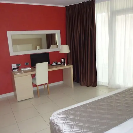 Mediterraneo Palace אמנטיאה
