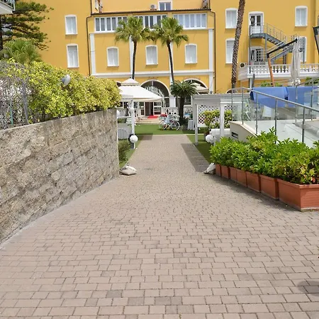 Hotel Mediterraneo Palace 4*